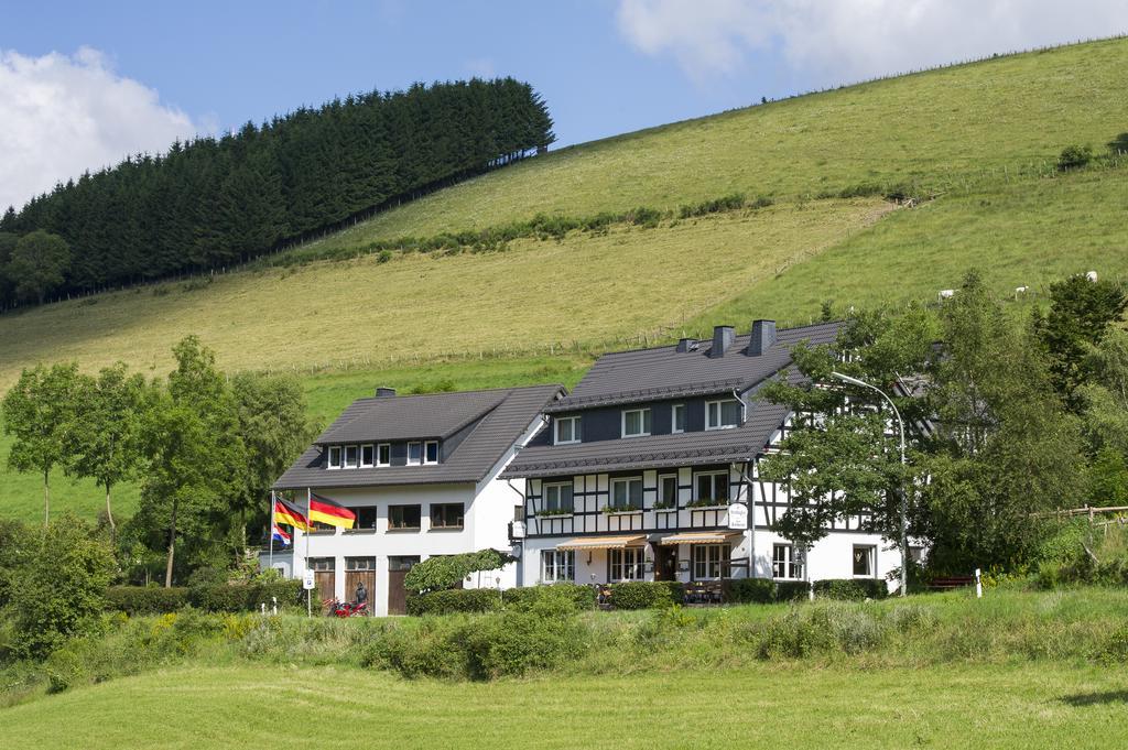 Отель Landhaus Zum Sorpetal Шмалленберг Экстерьер фото